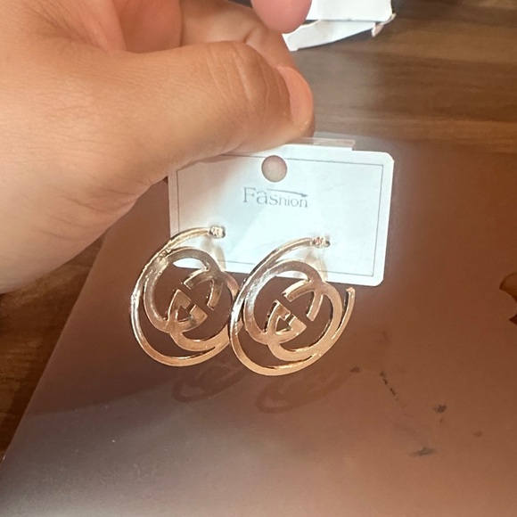 NEW Gold Hoop Earrings - Picture 1 of 6